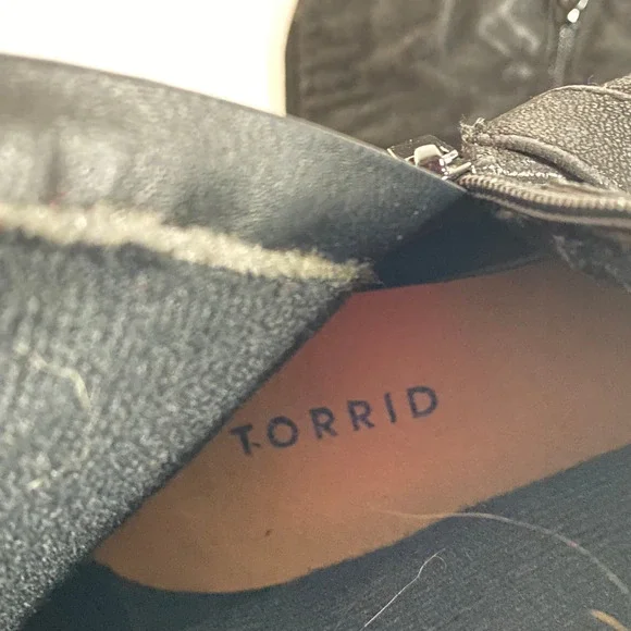 Black Knee-High Leather Boots - Picture 9 of 10